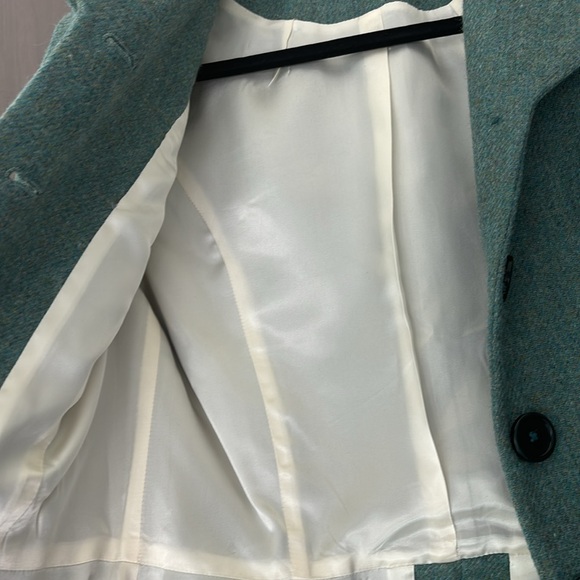 Blazer 100% wool with lining size: 36 would fit like an xs - Picture 4 of 10